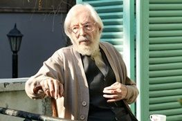 بازیگر پیشکسوت سینما در بیمارستان بستری شد +عکس