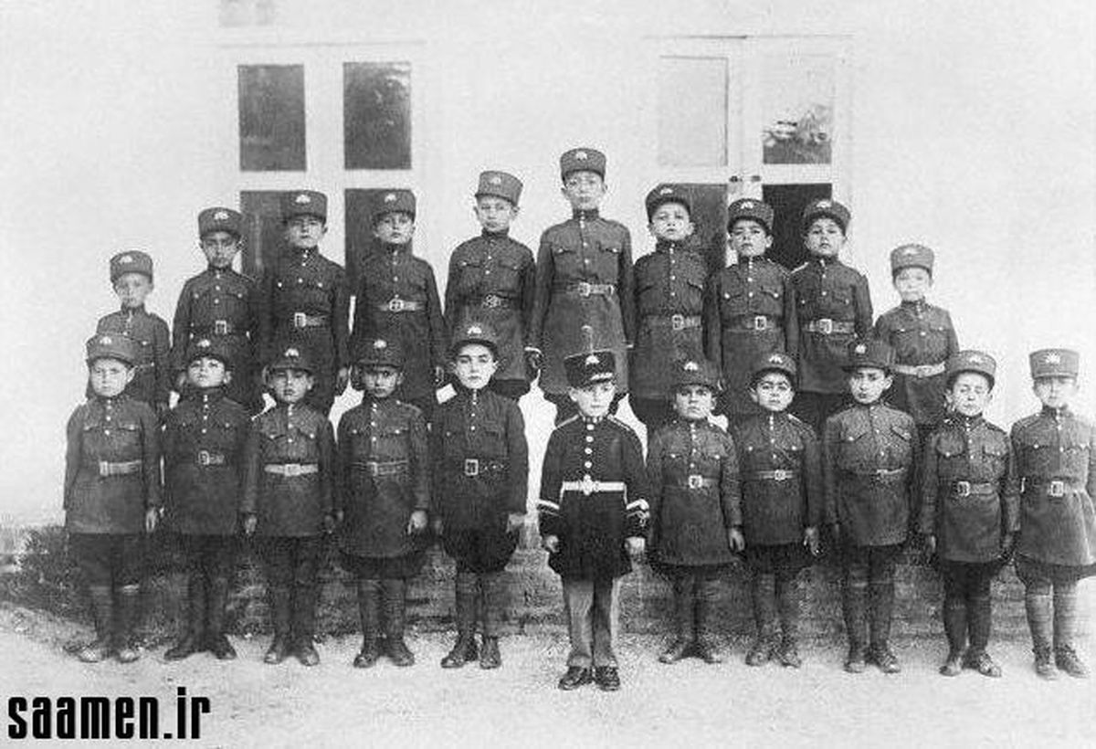 عکس/محمدرضا شاه در دوران مدرسه