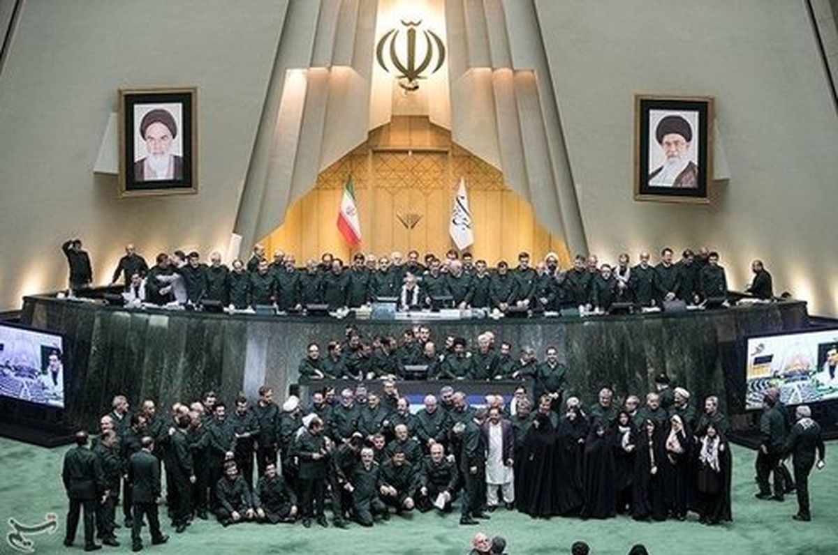 ایده پوشیدن لباس سپاه را چه کسی به نمایندگان مجلس داد؟