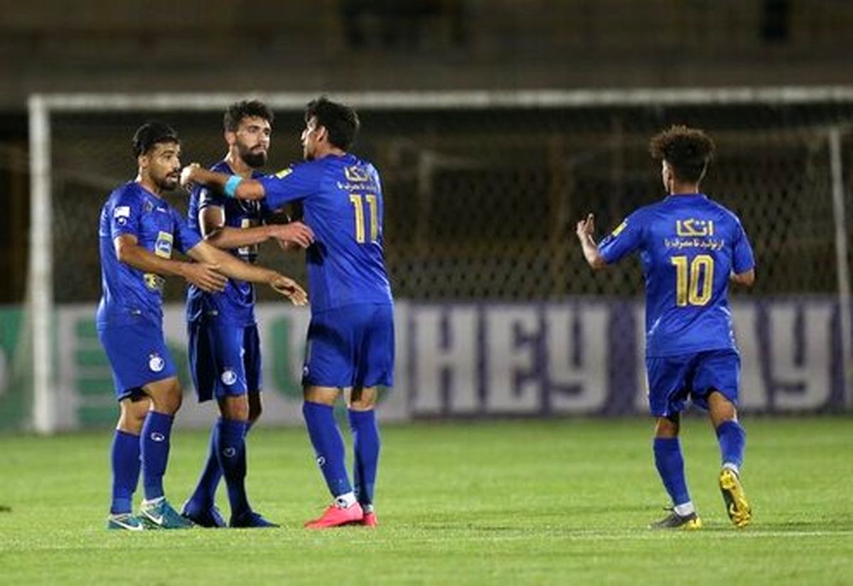 برق رفت؛ بازی استقلال و گل ریحان متوقف شد +عکس