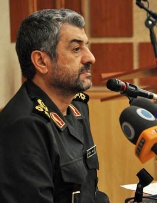 مرزهای ایران امن است/ حتی آمریکا جرأت تعرض به ایران را ندارد