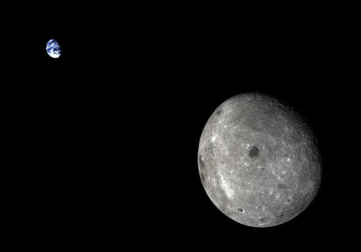 زمین و ماه در یک تصویر