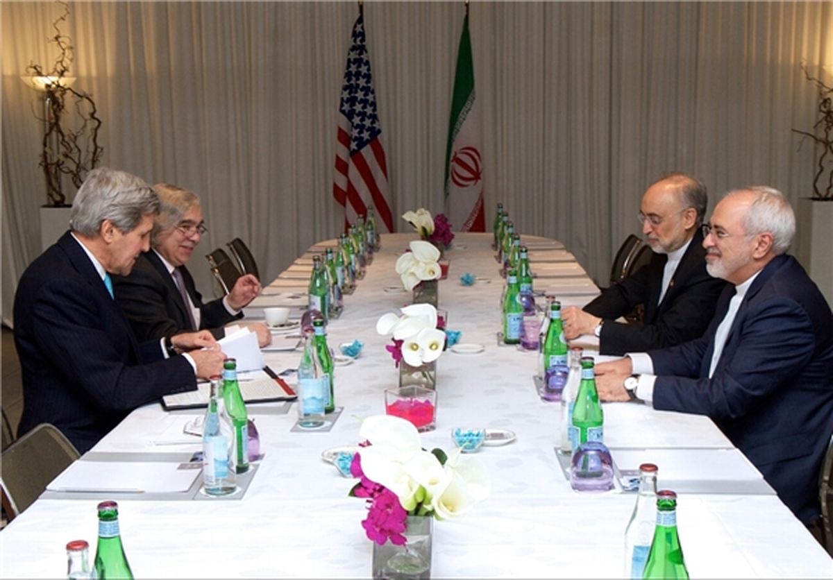 ظریف،کری،صالحی‎ومونیزبرسریک‌میز/عکس
