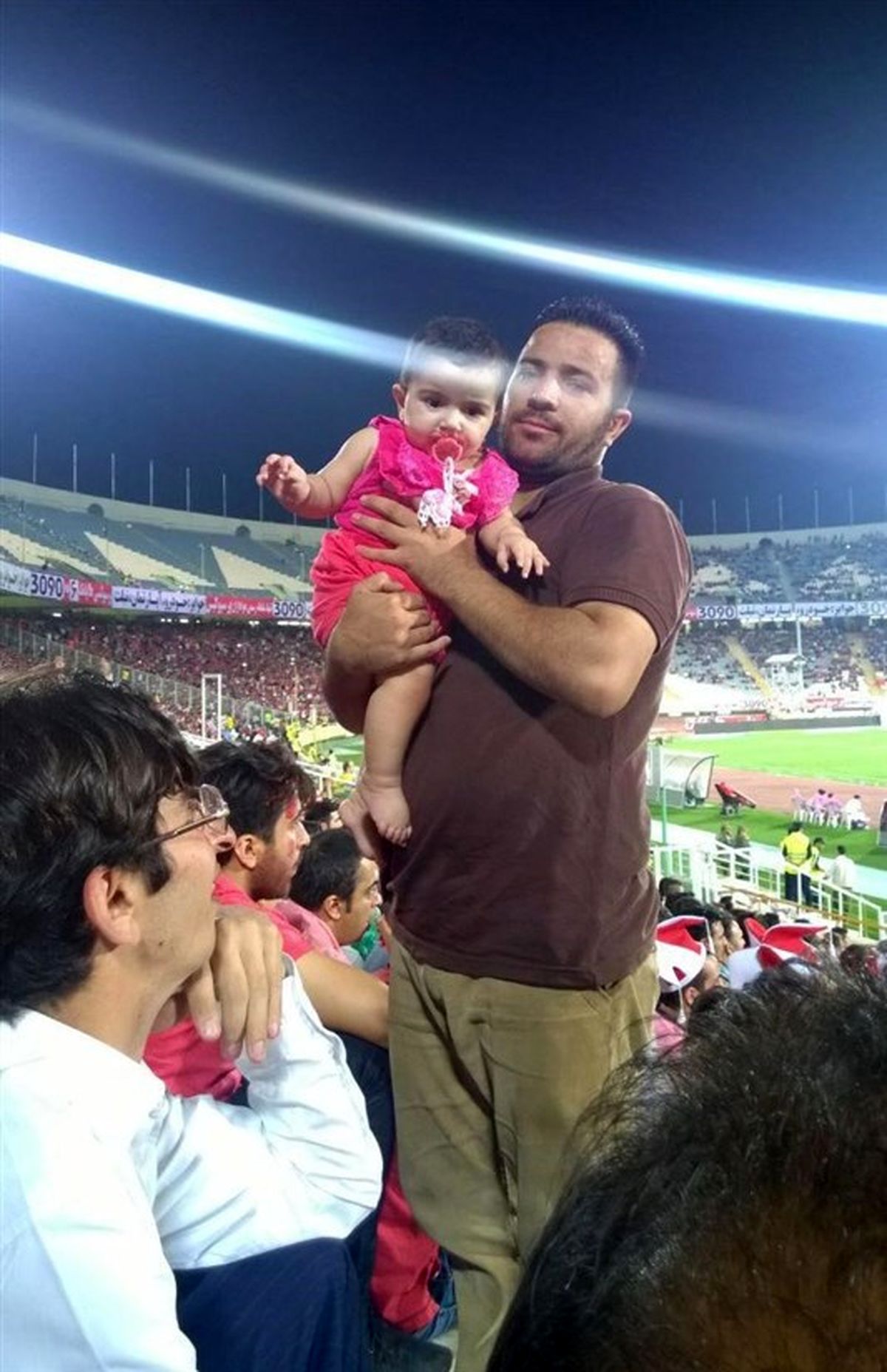 هوادار «شیرخوار» پرسپولیسی! +عکس
