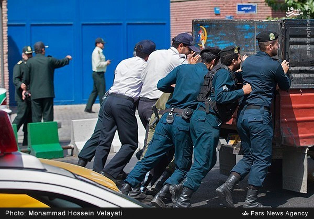 عکس:نیسان‎دردسرسازمقابل‎سفارت‎انگلیس