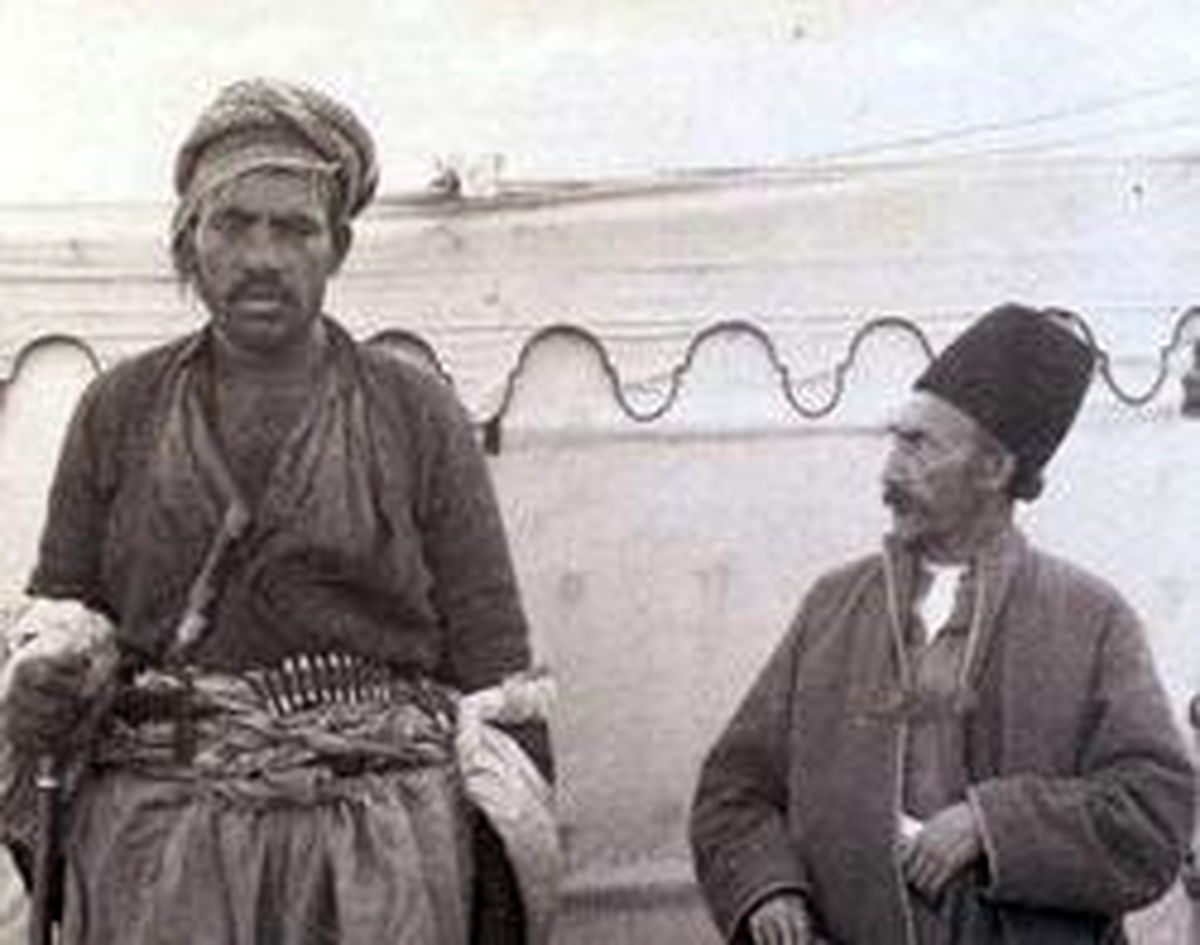 عکس: ارباب قاجاری و بادیگاردش!