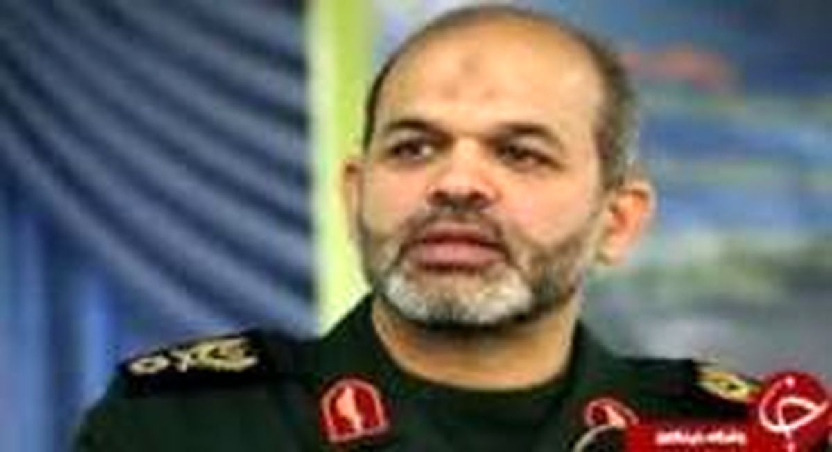 عکس: وزیر اسبق دفاع ایران در صف تره‌بار!