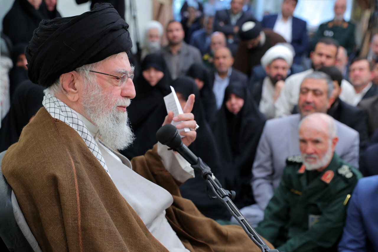 تصاویر: دیدار دست‌اندرکاران برگزاری کنگره شهدای استان فارس با رهبر انقلاب