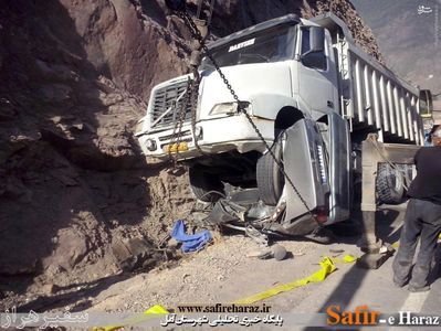 تصاویر: حادثه هولناک له شدن پژو پارس زیر چرخ های کامیون