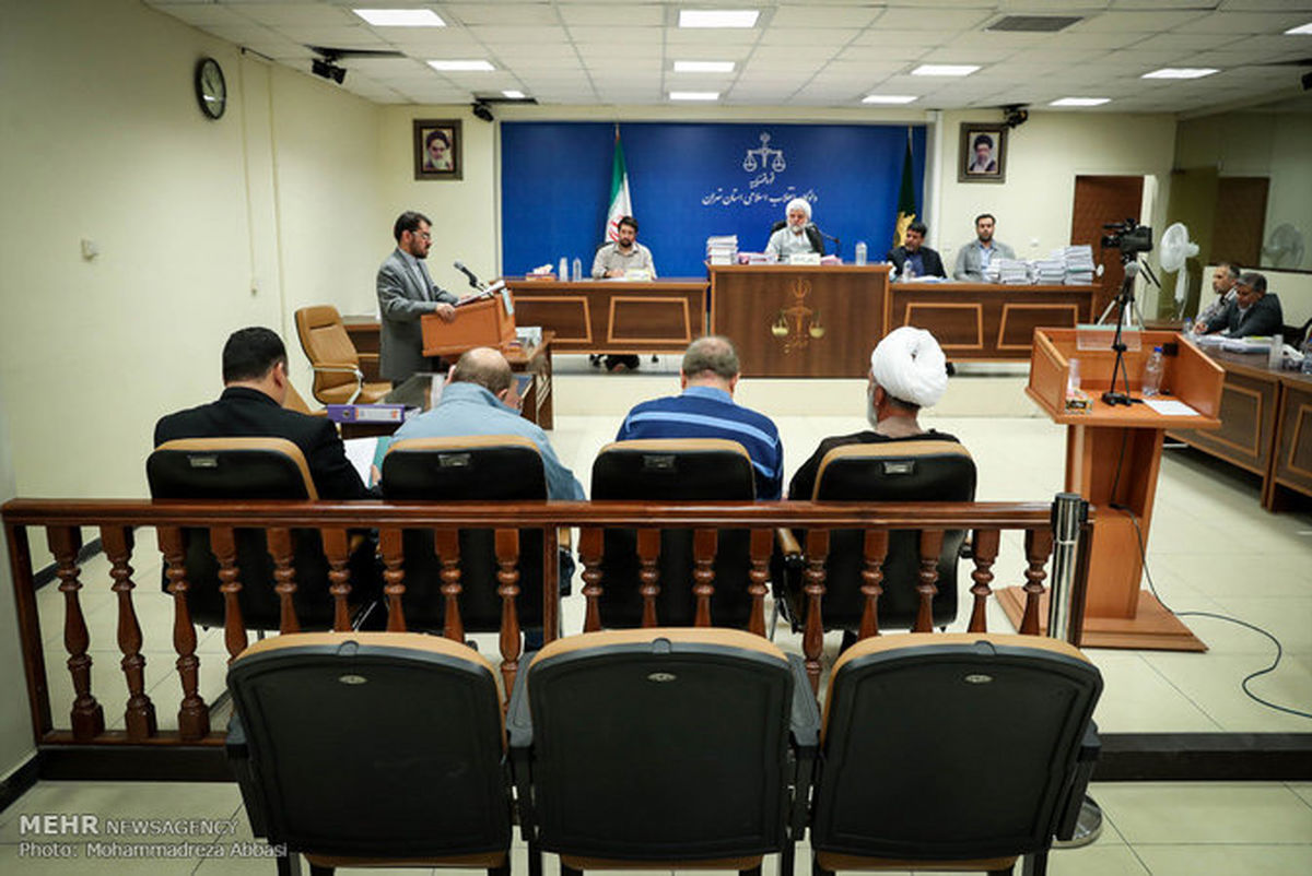 تصاویر: اولین جلسه محاکمه همدستان بابک زنجانی