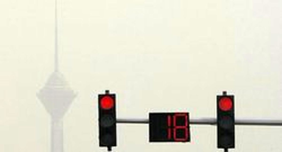 تعطیلی مدارس و طرح زوج و فرد هم هوای تهران را سالم نکرد/ امروز؛ بدترین روز هوای پایتخت در سال ۹۶ +نمودار