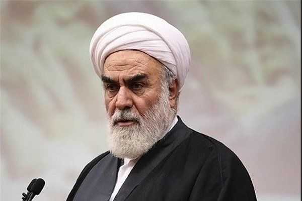 تصاویر حضور رییس دفتر مقام معظم رهبری در بیوت آیات مکارم شیرازی و سبحانی 