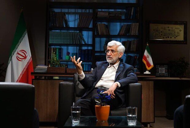 جلیلی: نباید مسئولان پشت ضعف‌های یکدیگر پنهان شوند