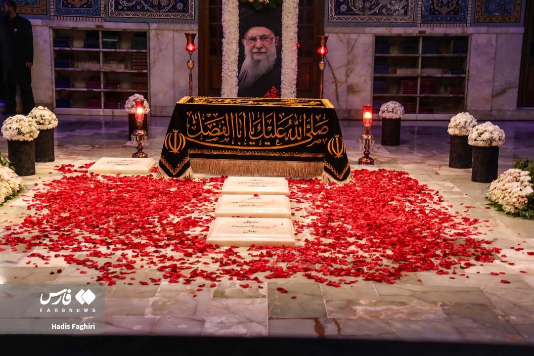 تصاویر تشرف زائران به رواق دارالذکر برای زیارت مزار رهبر شهید انقلاب