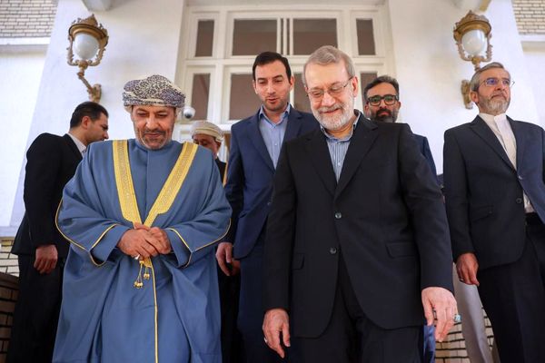 دیدار و گفتگوی لاریجانی با وزیر کشور عمان