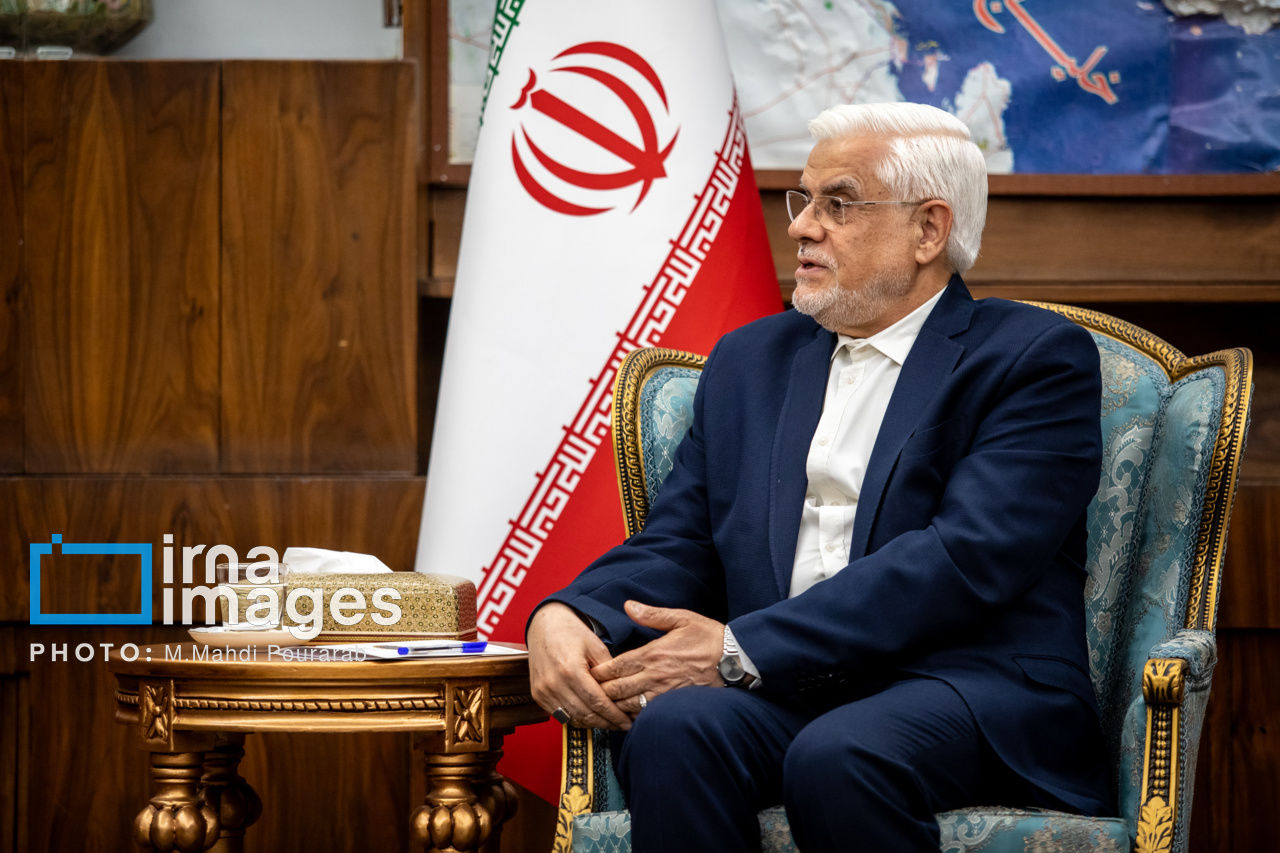  عارف: وقف علمی هم باید در زمره وقف‌ها قرار گیرد/باید زمینه مهاجرت معکوس جوانان را فراهم کنیم