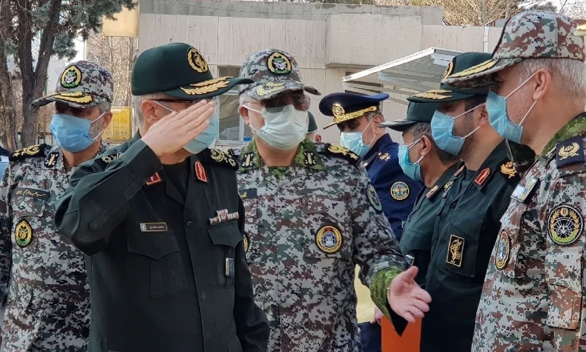 بازدید رئیس ستاد کل نیرو‌های مسلح و فرمانده کل ارتش از قرارگاه پدافند هوایی خاتم‌الانبیا (ص) 