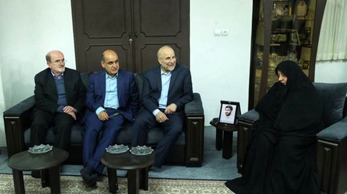 حضور قالیباف در منزل سردار شهید «حسین املاکی»