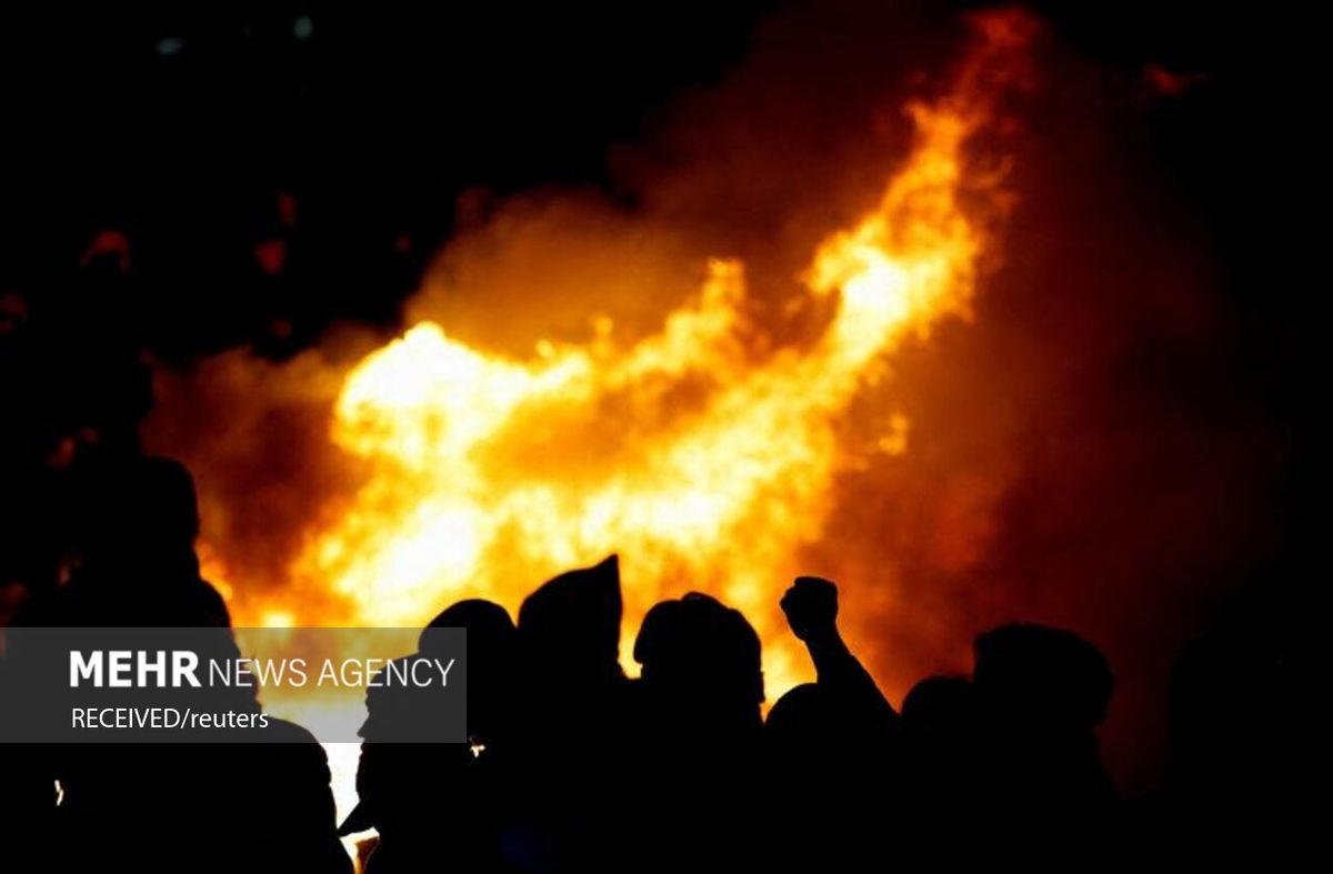 حمله معترضان به پلیس فرانسه در روز کارگر