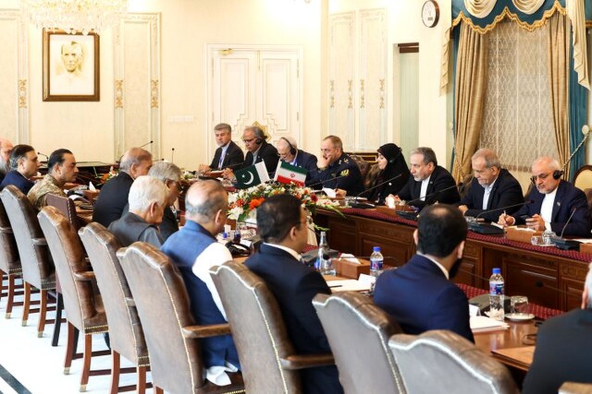 پزشکیان: ایران، در سختیها پاکستان را در کنار خود دیده است/شریف: همراهی پاکستان با ایران تداوم دارد