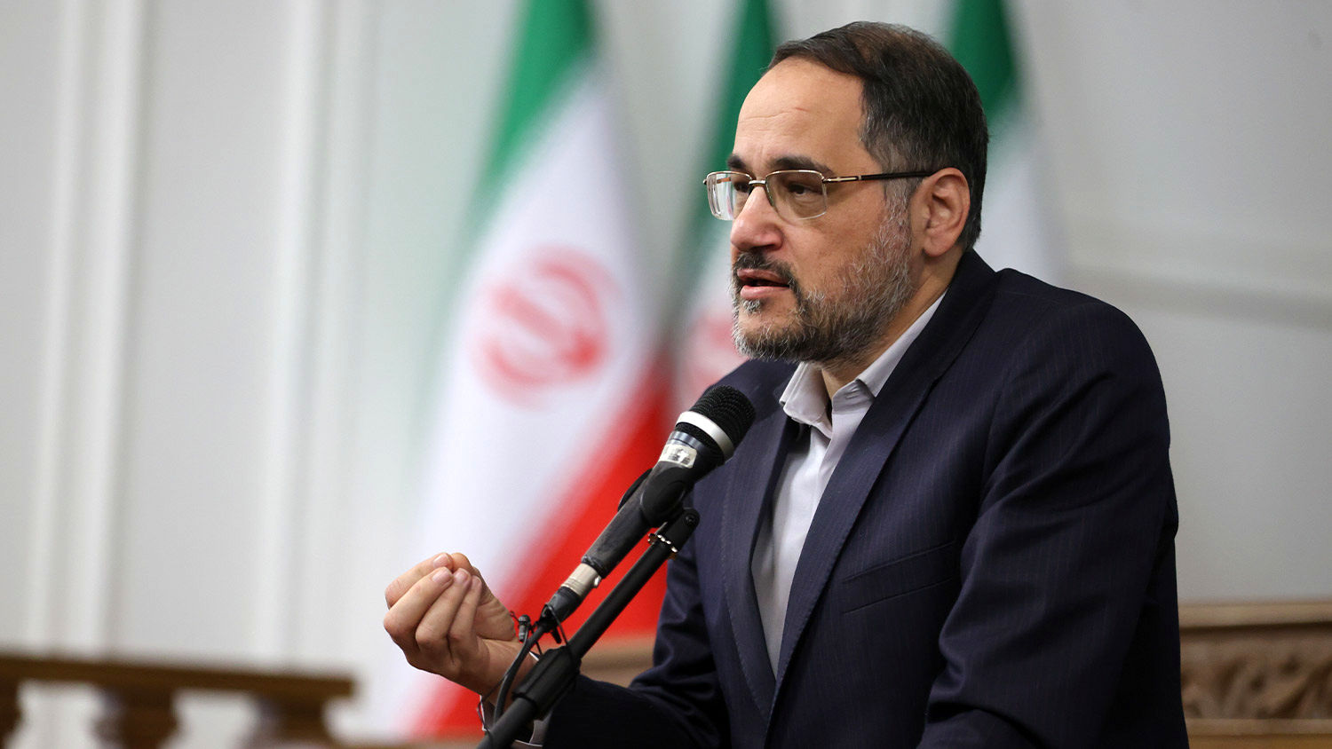 نگاهداری: استعدادهای درخشان کشورمان باید درگیر حکمرانی شوند