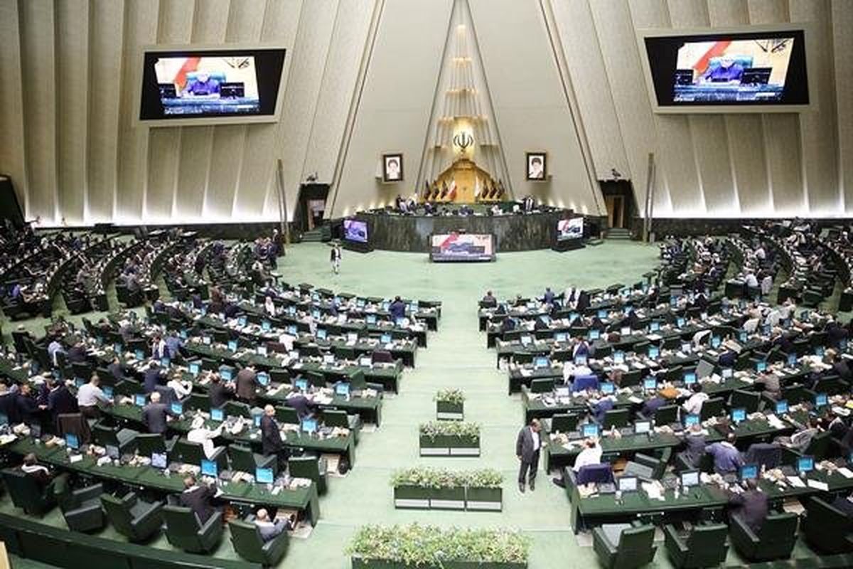 وحدتشکنی به سبک سوپرانقلابیها با اسم رمز حمله به مجلس/ دولت با آنها مرزبندی میکند؟