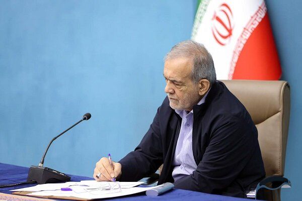 پزشکیان: شاهنامه نه قصهای کهن، بلکه زندهترین کتاب امروز ماست