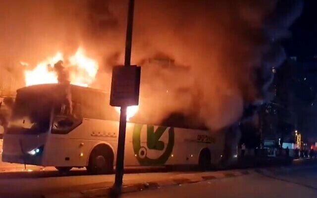  انفجار سومین اتوبوس در جنوب تل‌آویو/کشف یک بمب آماده انفجار دیگر در منطقه خولون