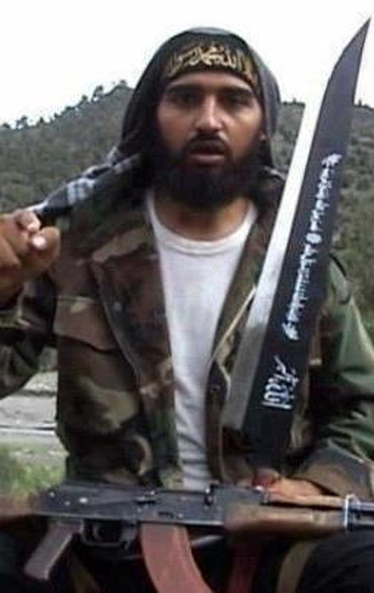 چرا شکست شورشیان سلفی- سوری نزدیک است؟/ وقتی سلفی‌ها به هم رحم نمی‌کنند!