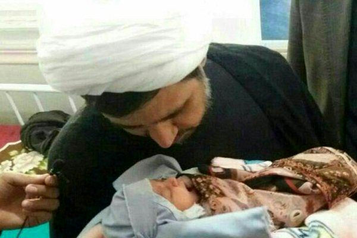 خردسالترین زائر در مرز میرجاوه به دنیا آمد +عکس