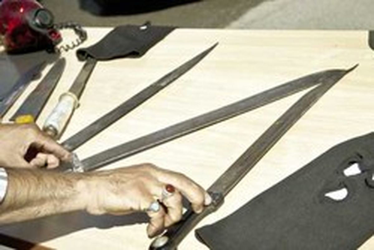 حمله سارقان نقابدار با شمشیر به فروشگاه زعفران!