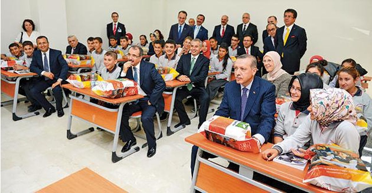 عكس/ اردوغان در كلاس درس