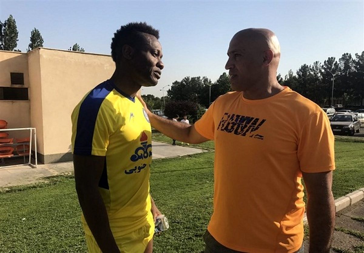 خوش و بش منصوریان با مدافع پیشین پرسپولیس +تصاویر