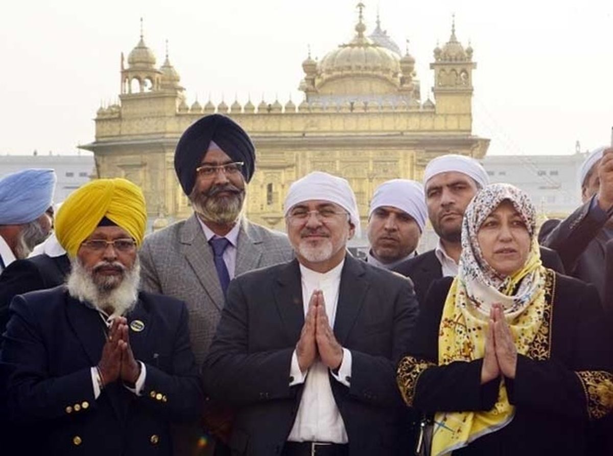 تصاویر: ظریف و همسرش با لباس ویژه در معبد