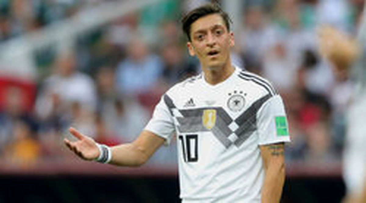 انتقاد‌های تند و بی سابقه هوینس از اوزیل