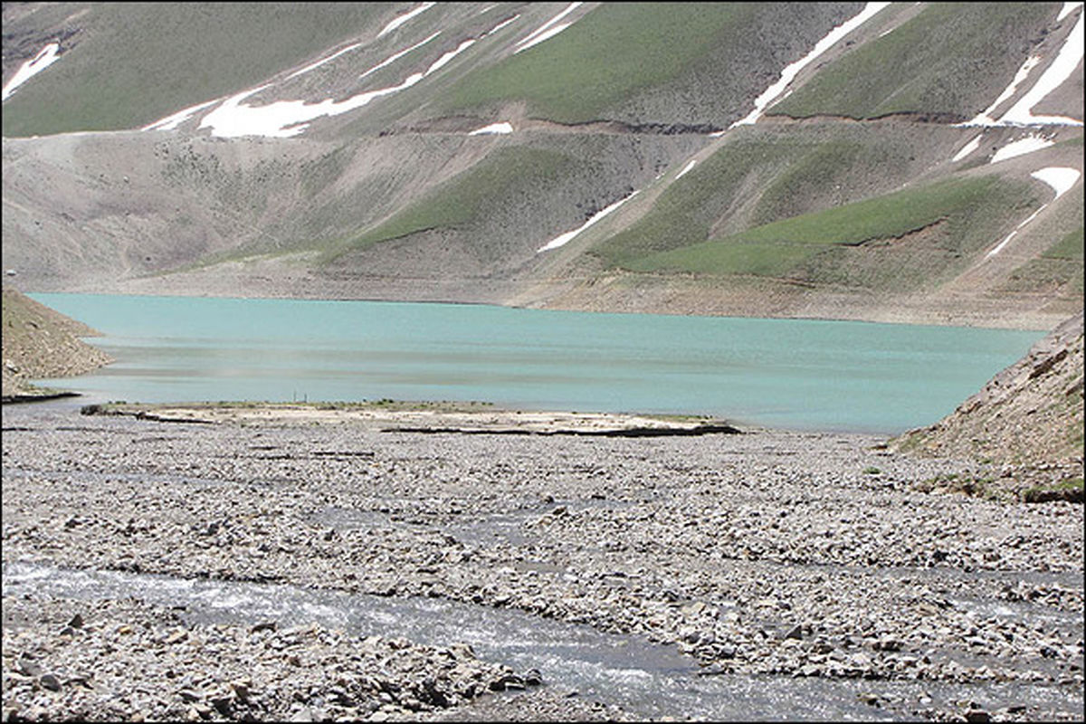 دریاچه ای در قلب کوههای دماوند/عکس