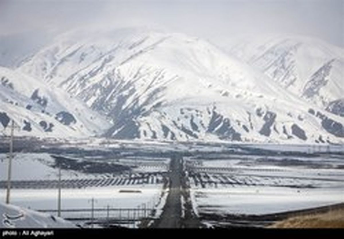 بارش برف و باران در جادههای ۱۴ استان