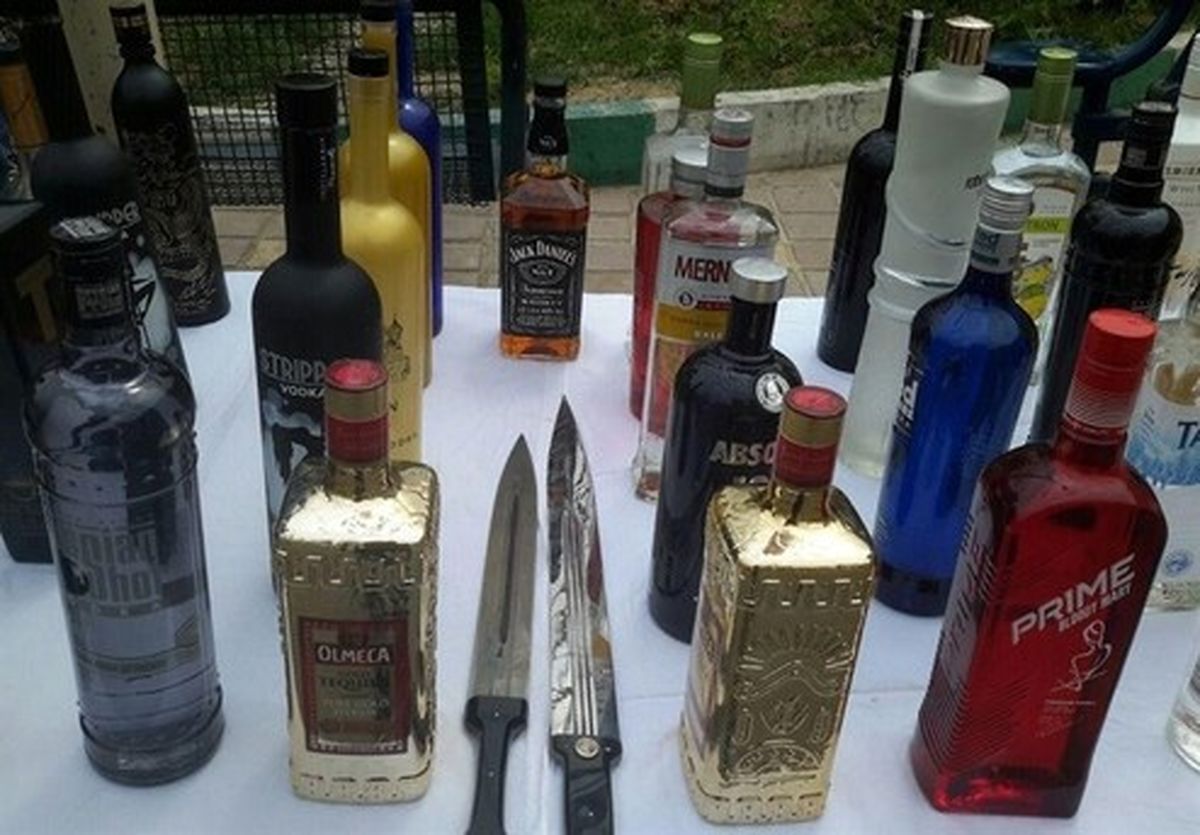 کشف ۷۰۰ بطری مشروبات الکلی در شمال تهران +تصاویر
