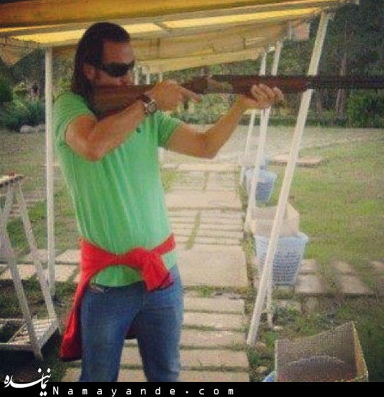 عکس/ علی کریمی در حال تیراندازی