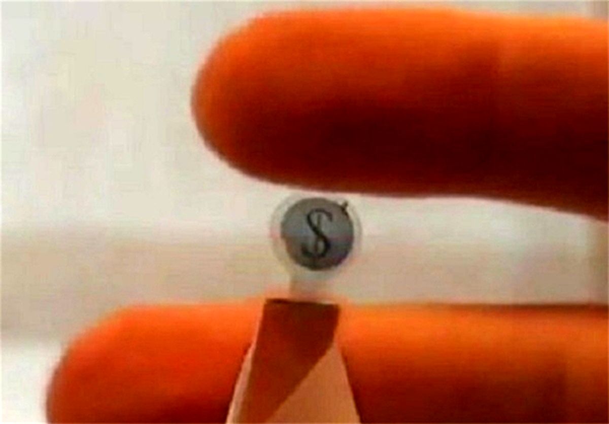 مشاهده پیامک در لنز چشم/ عکس