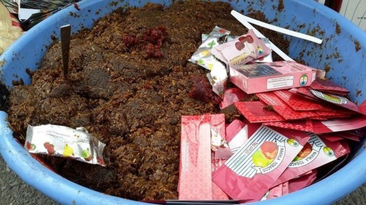 کشف یک تن تنباکوی مخلوط با فضله کبوتر و کاه +تصاویر