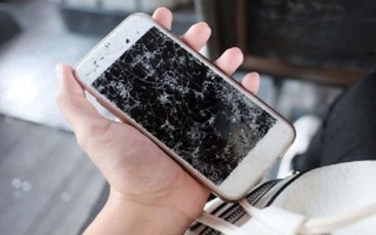 کتک خوردن وحشیانه راننده اتوبوس بر سر موبایل +فیلم