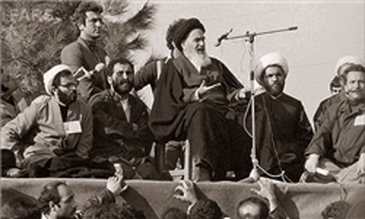 مراسم گرامیداشت سی و نهمین سالگرد ورود تاریخی امام به کشور آغاز شد