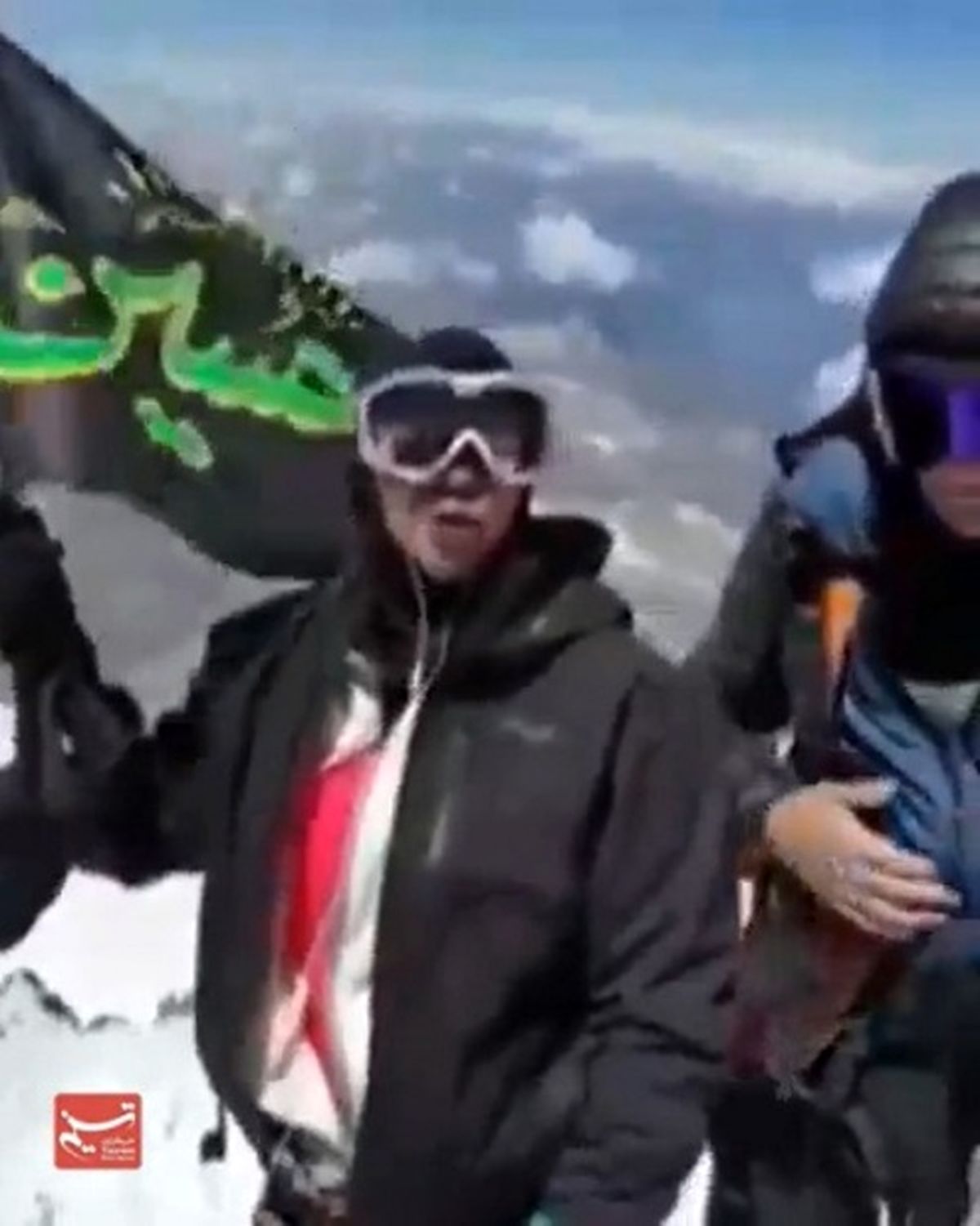 فیلم: پرچم امام حسین (ع) در بلندترین رشته کوه قفقاز