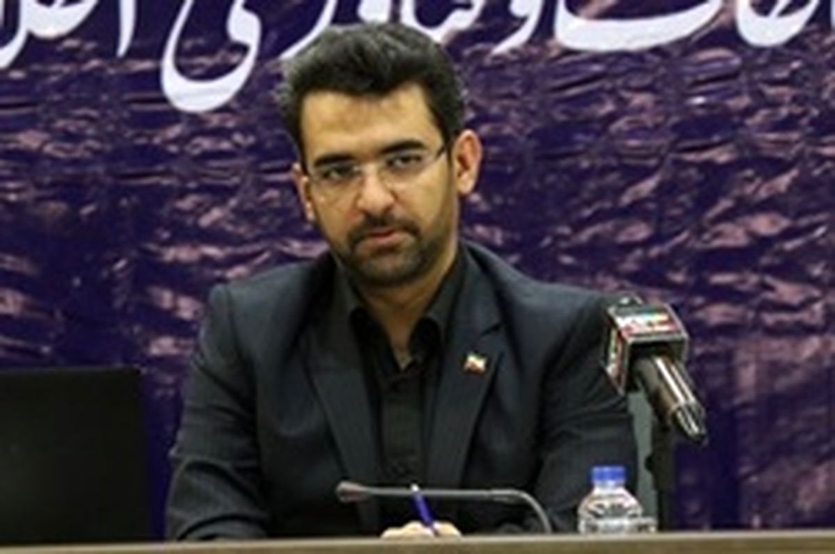 نشستن وزیر ارتباطات کنار مرد فیلترینگ تلگرام در ورزشگاه +عکس