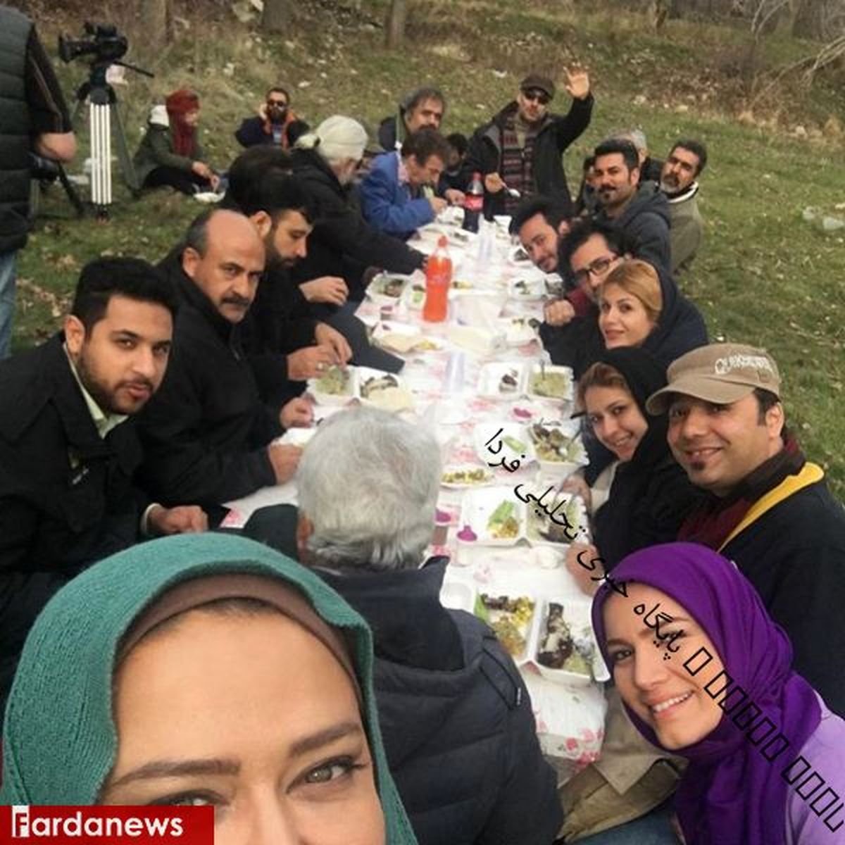 ناهار بهاره رهنما و همکاران پشت صحنه! +عکس