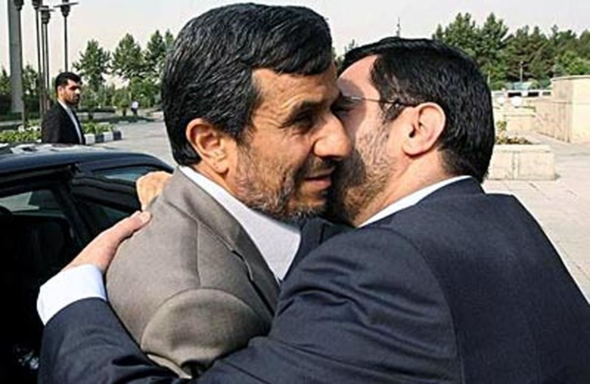 عکس/ احمدی نژاد در آغوش سعید مرتضوی