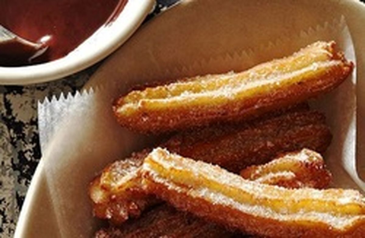 بامیه مکزیکی با سس مخصوص شکلات دسری خاص