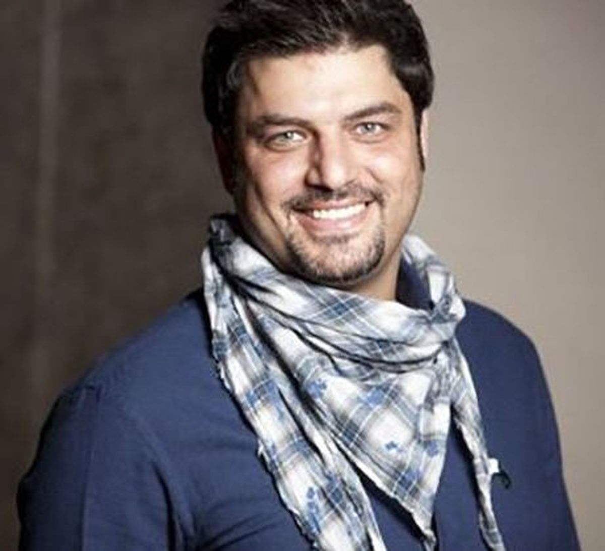 بازیگر معروف بادیگارد شد +عکس