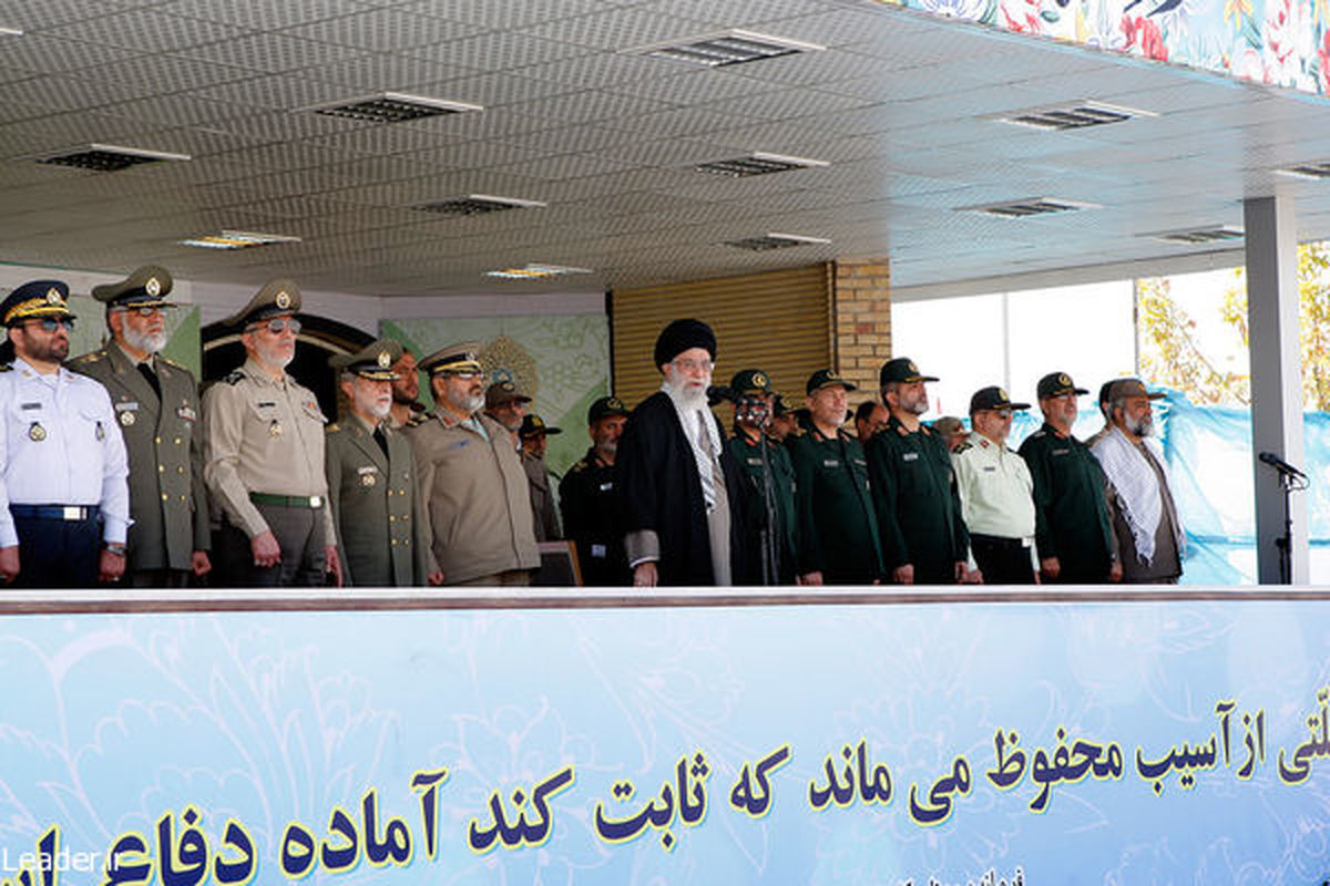 تصاویر/رهبر انقلاب درجمع نظامیان